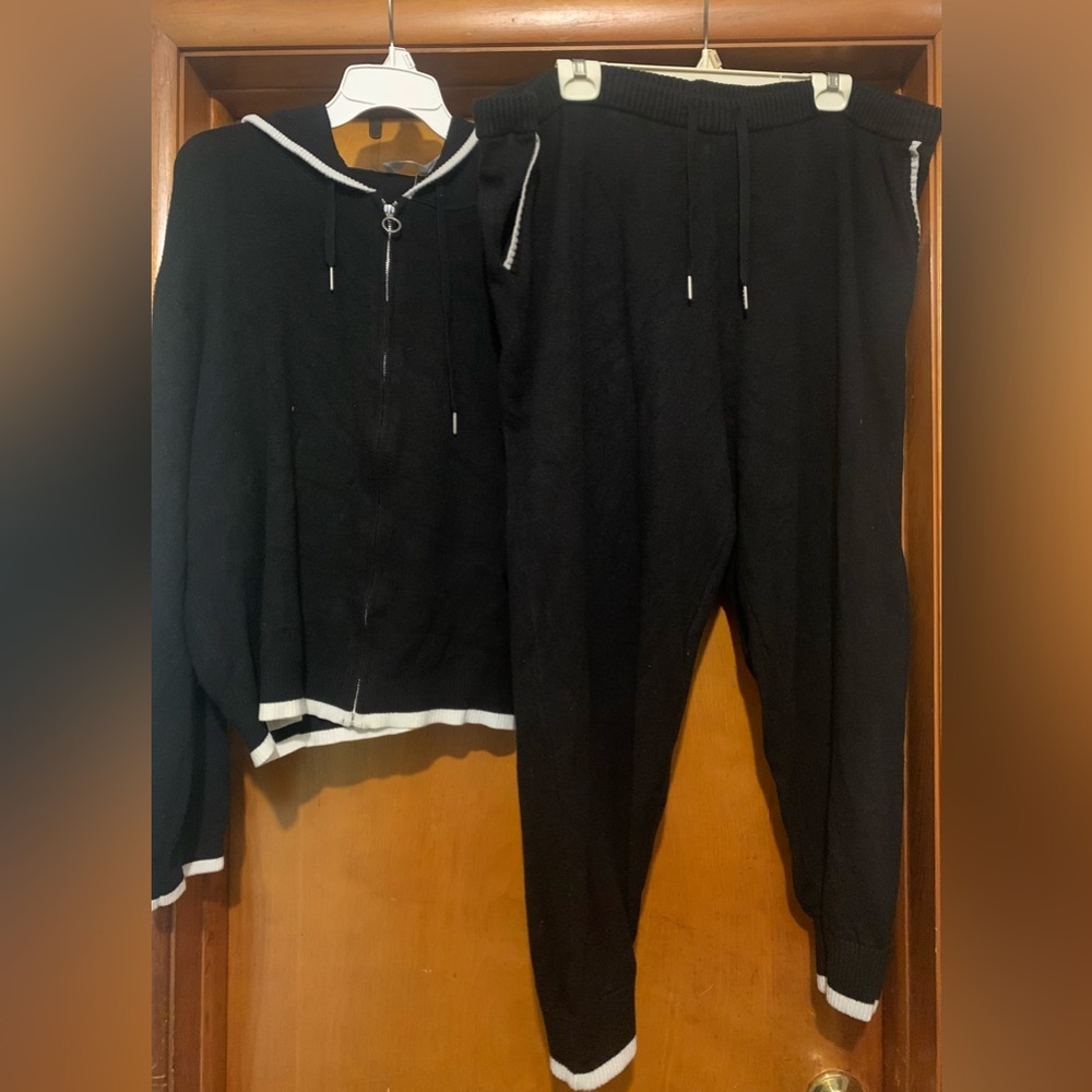 Savage x Fenty Size 2X Black and White Striped Sweater Pants Set